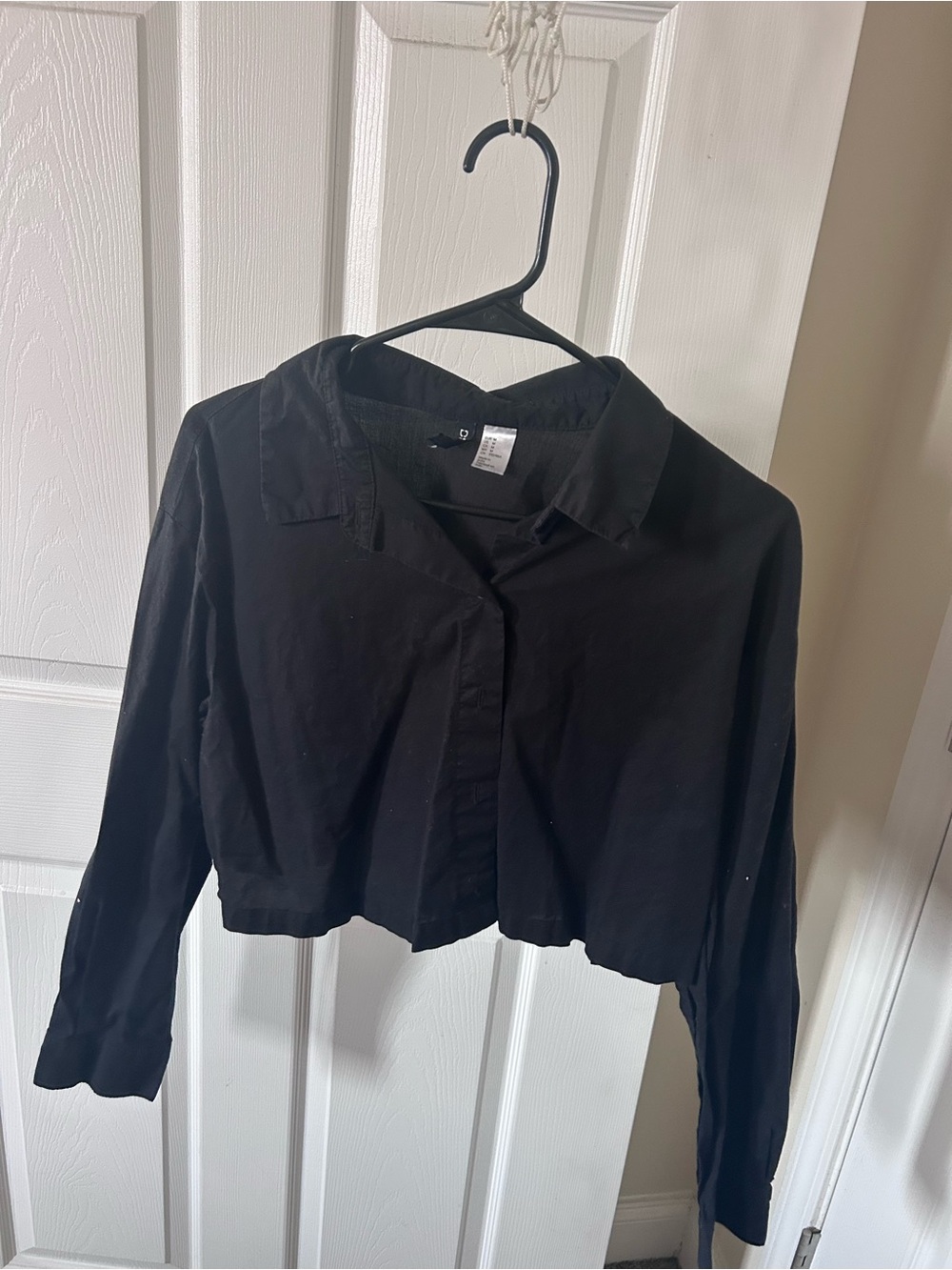 H&M Black Cropped Button-Down Shirt